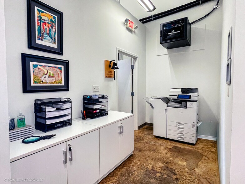 More Photos Of 100-112 SW 6th St, Gainesville Office For Lease