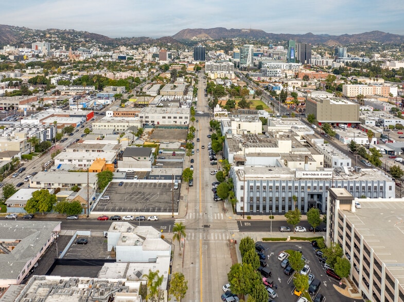 More Photos Of 953 N Cole Ave, Los Angeles Office For Lease