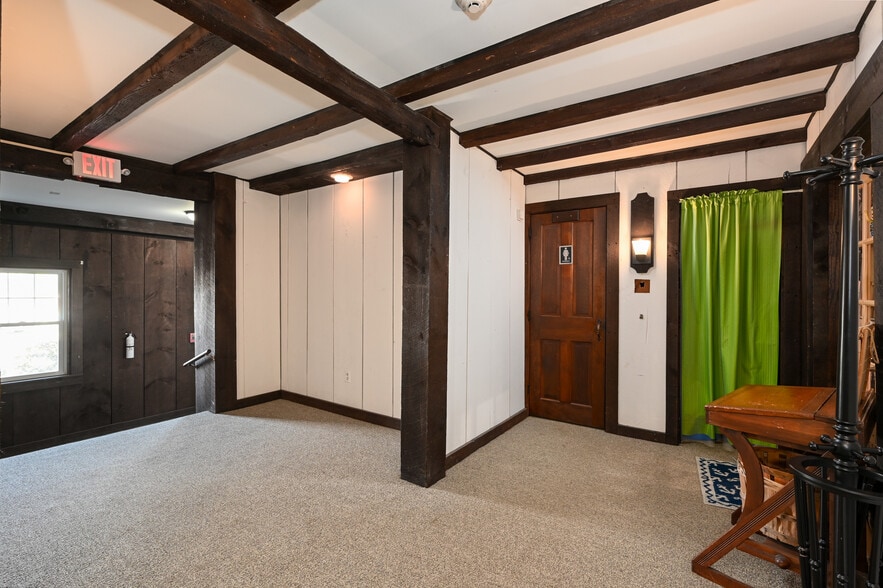 More Photos Of 1934 Lakeshore Rd, Gilford Office For Sale
