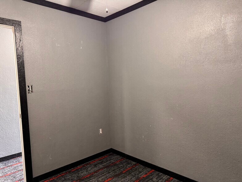 More Photos Of 603 Lake Murray Dr E, Ardmore Flex For Sale