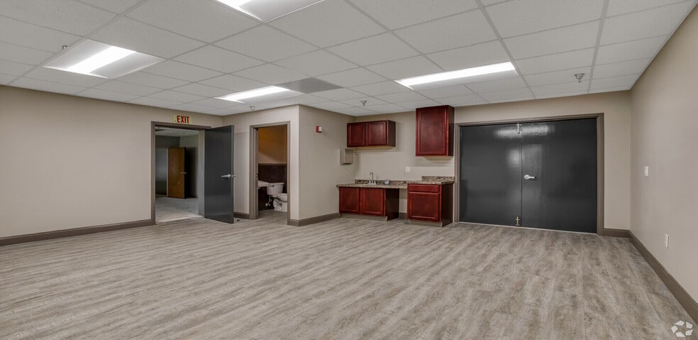 More Photos Of 851 E Maple St, Winter Garden Manufacturing For Lease
