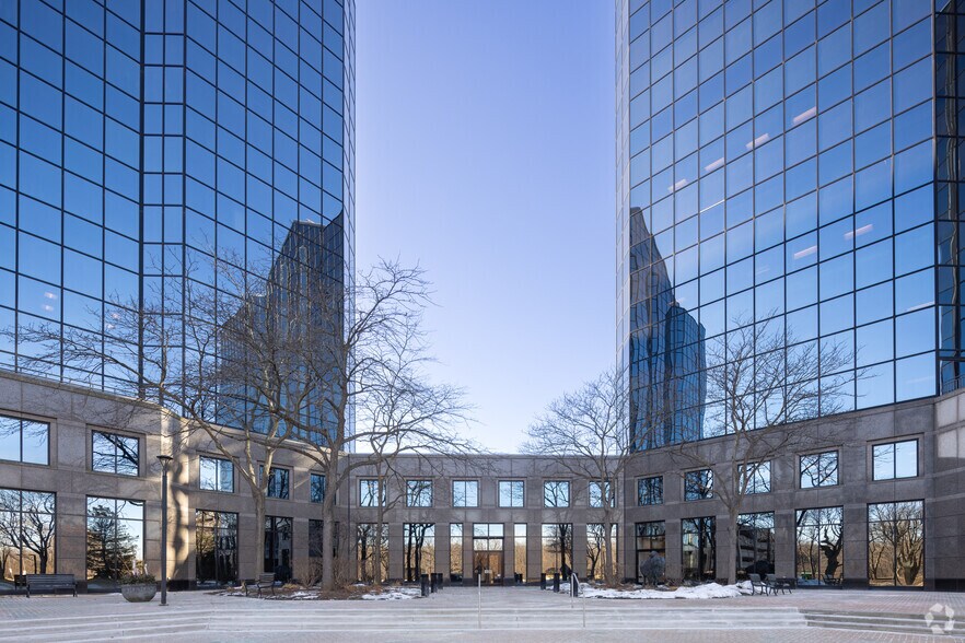 More Photos Of 2150 E Lake Cook Rd, Buffalo Grove Office For Lease