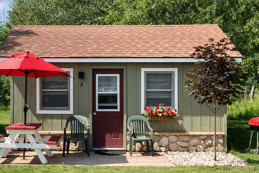 More Photos Of 11481 Main St, Honor Hotel For Sale