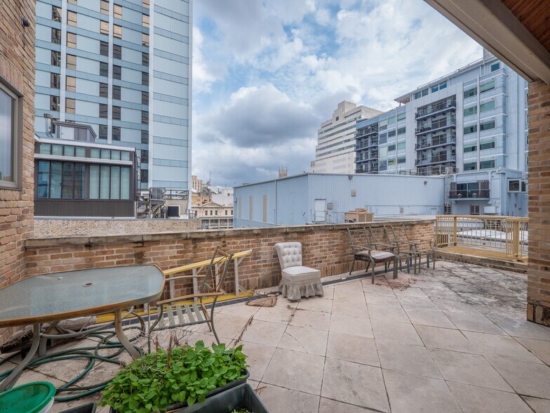 More Photos Of 805 N Congress Ave, Austin Storefront Retail Residential For Sale