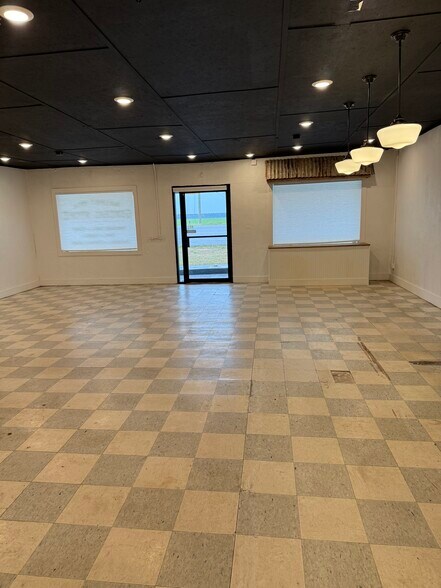 More Photos Of 7540 Highway 97, Walnut Hill Storefront Retail Office For Sale