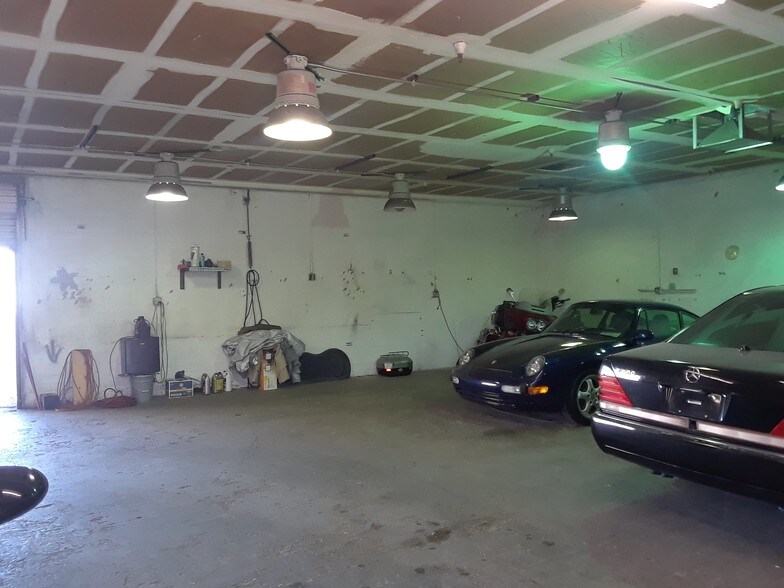 More Photos Of 2017 W Ironwood Dr, Phoenix Service For Sale