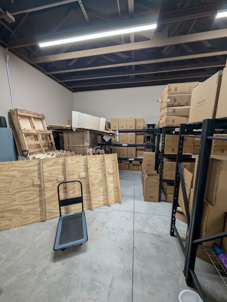 More Photos Of 4236 London Rd, Eau Claire Flex For Lease