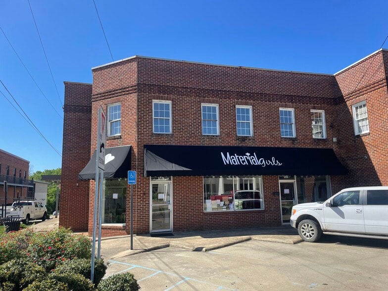 More Photos Of 141 W Government St, Brandon Storefront For Lease