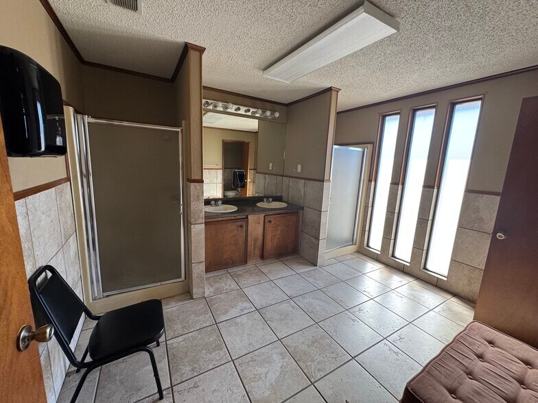 More Photos Of 10408 State Highway 64 E, Tyler Theater Concert Hall For Sale