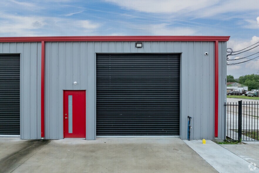 More Photos Of 6821 Allegheny St, Houston Warehouse For Lease