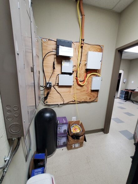 More Photos Of 3619 Richmond Hwy, Stafford Light Distribution For Sale