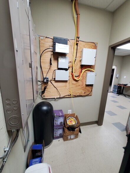 More Photos Of 3619 Richmond Hwy, Stafford Light Distribution For Sale