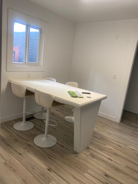 More Photos Of 604 Duchess St, Saskatoon Office For Lease