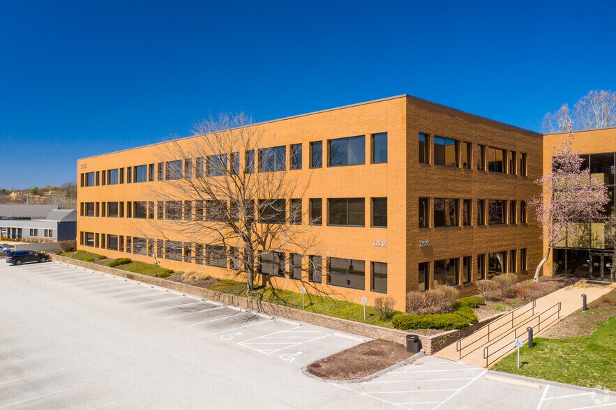 More Photos Of 13545 Barrett Parkway Dr, Ballwin Office For Lease