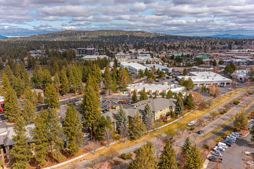 More Photos Of 1011 SW Emkay Dr, Bend Office For Lease