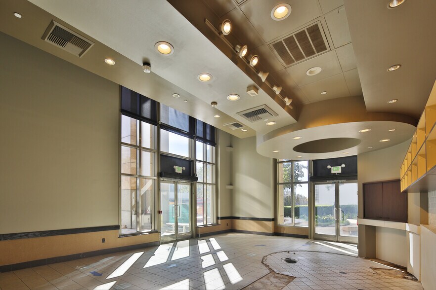 More Photos Of 1999 Avenue of the Stars, Los Angeles Office For Lease