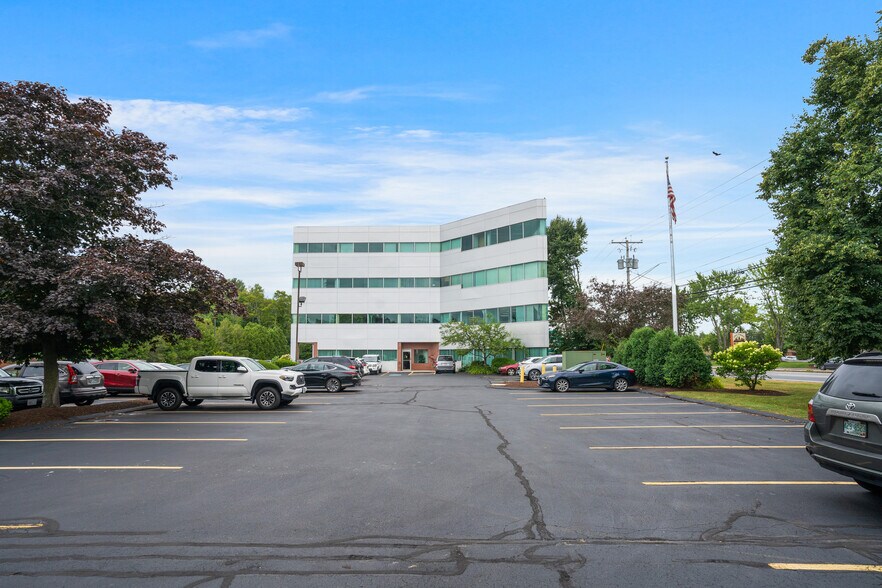 More Photos Of 547 Amherst St, Nashua Office For Lease