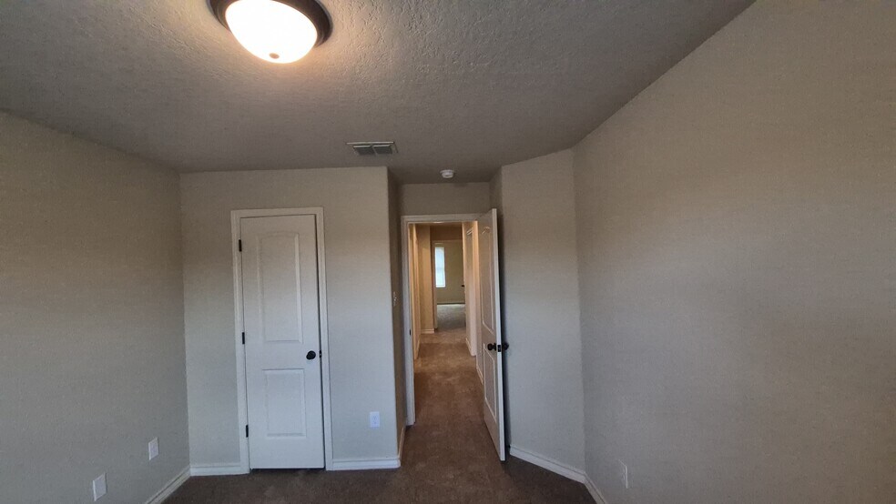 More Photos Of 6866 Lakeview Dr, San Antonio Multifamily For Sale