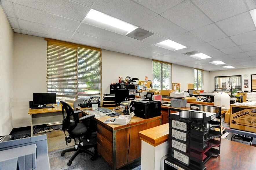 More Photos Of 920 W 10th St, Azusa Warehouse For Sale