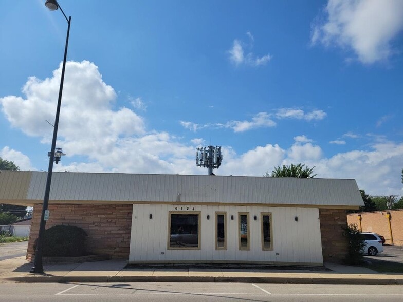 More Photos Of 9224 N Waukegan Rd, Morton Grove Freestanding For Sale