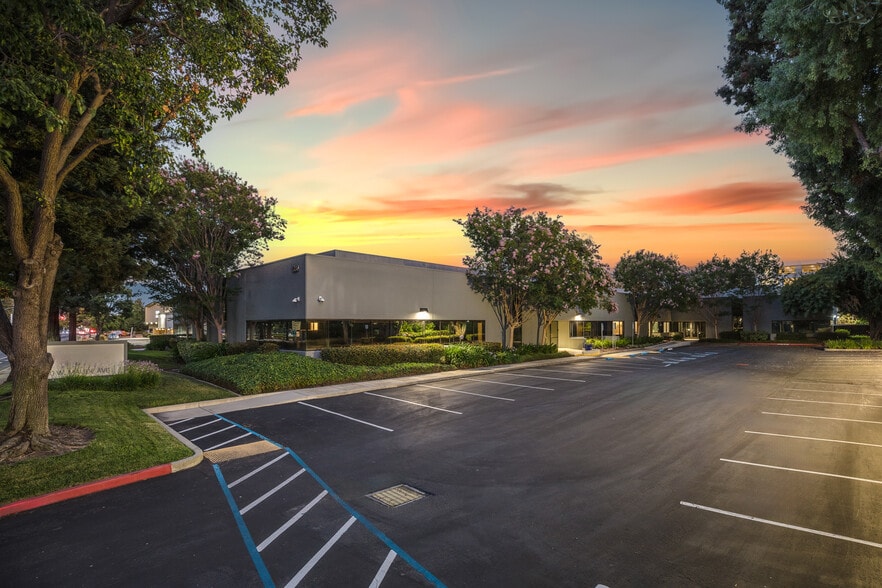 Primary Photo Of 674-680 W Maude Ave, Sunnyvale Research And Development For Lease