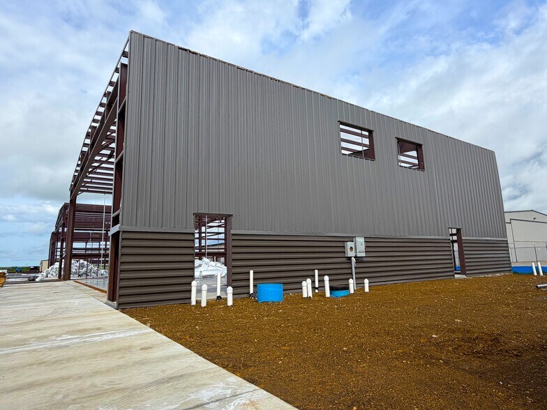 More Photos Of 3000 Westcourt rd, Denton Airplane Hangar For Sale