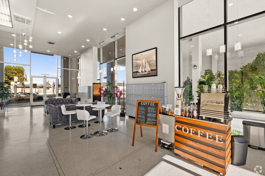 More Photos Of 15720 Ventura Blvd, Encino Office For Lease