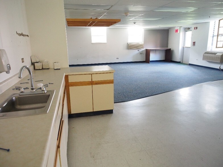 More Photos Of 329-331 S York Rd, Bensenville Daycare Center For Lease