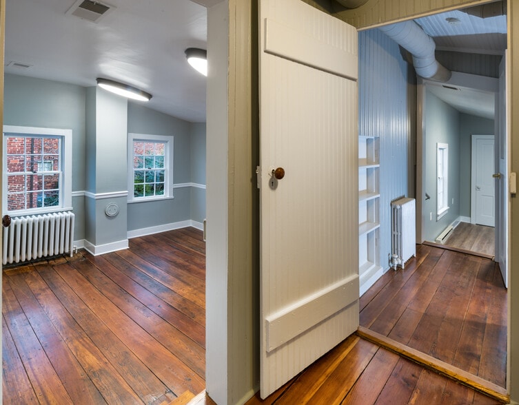 More Photos Of 26 N King St, Leesburg Office For Lease