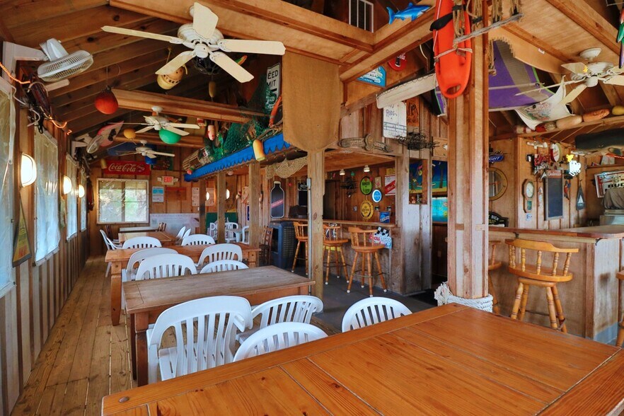 More Photos Of 25202 Island Pines Dr, Waves Restaurant For Sale