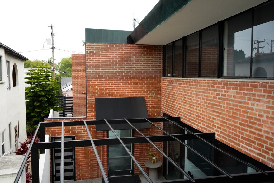 More Photos Of 446-448 S Canon Dr, Beverly Hills Office For Sale