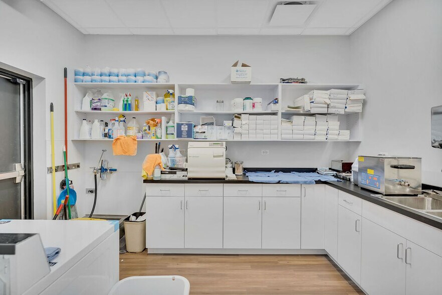 More Photos Of 9300 Waukegan Rd, Morton Grove Medical For Sale