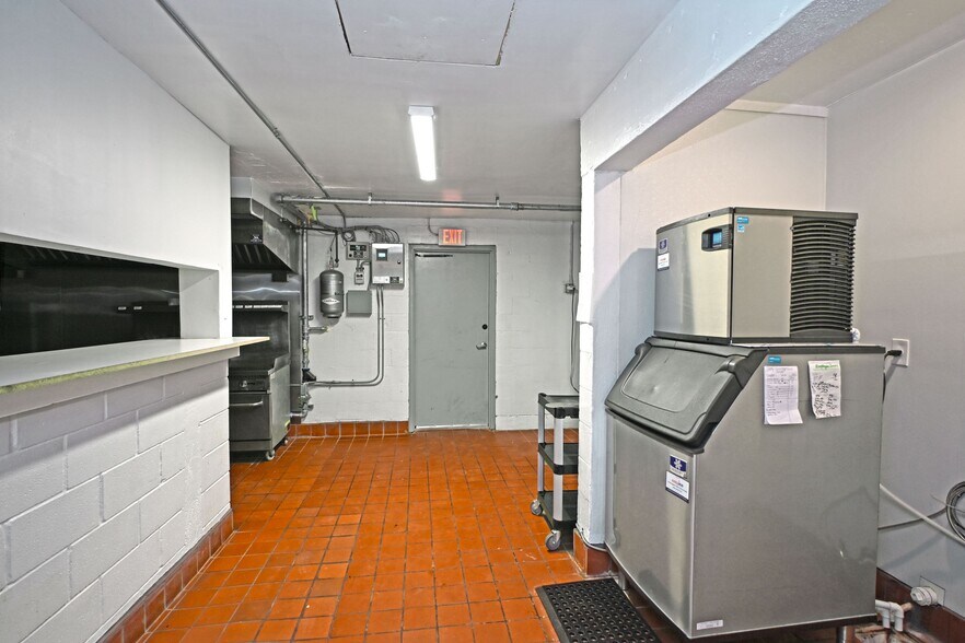 More Photos Of S 2162 S WW White Rd, San Antonio Restaurant For Sale