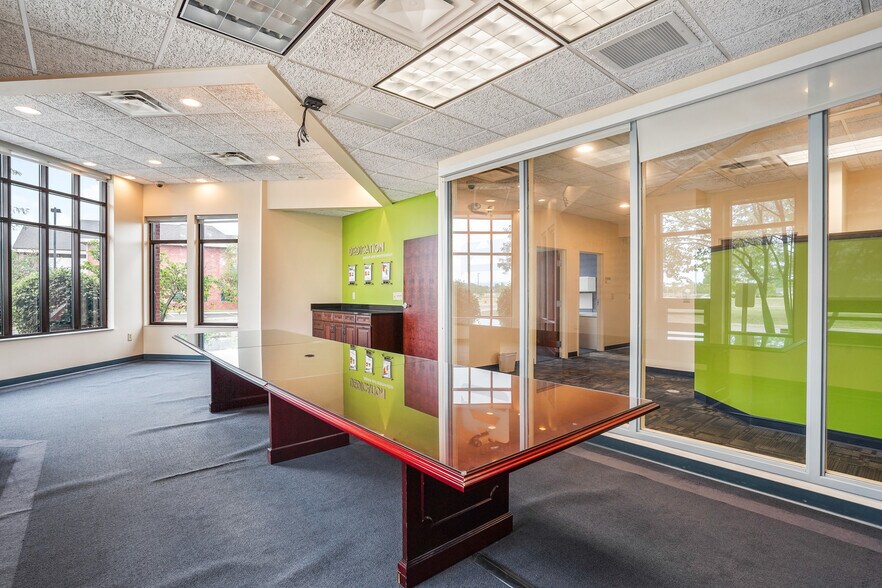 More Photos Of 10567 Sawmill Pky, Powell Office For Lease