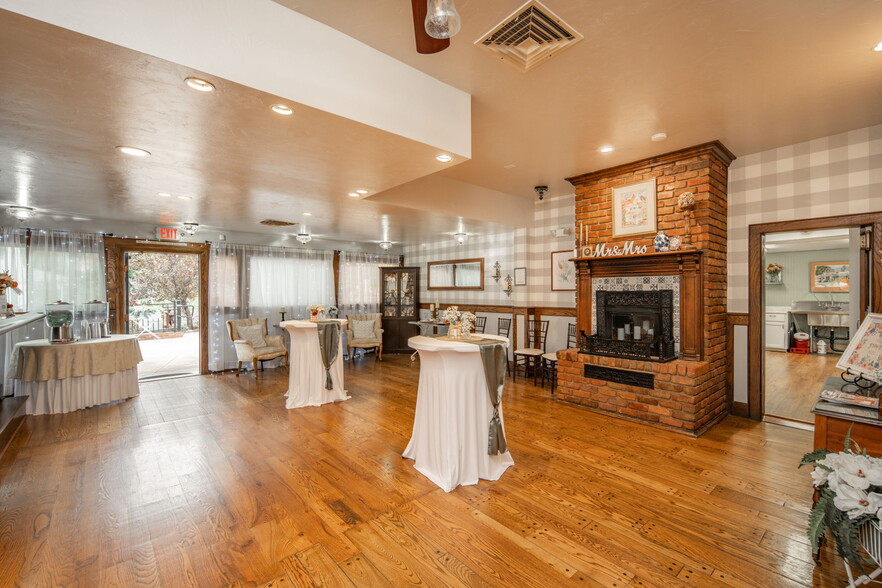 More Photos Of 2516 Willow Creek Rd, Prescott Freestanding For Sale