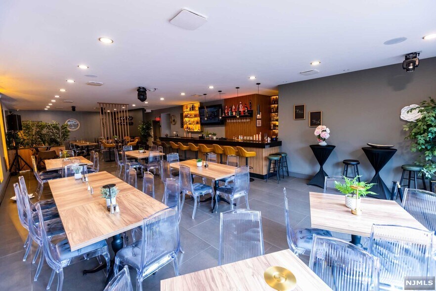 More Photos Of 526 Anderson Ave, Cliffside Park General Retail For Sale