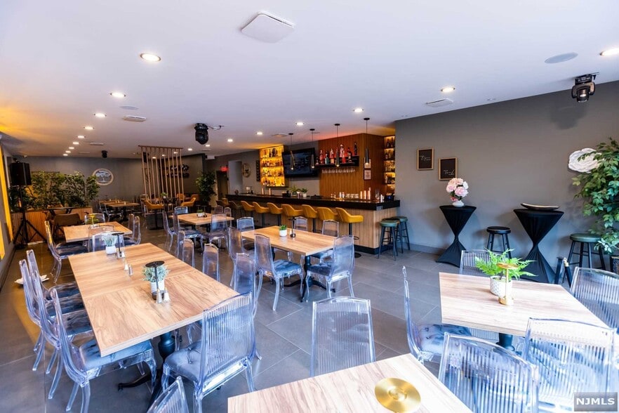 More Photos Of 526 Anderson Ave, Cliffside Park General Retail For Sale