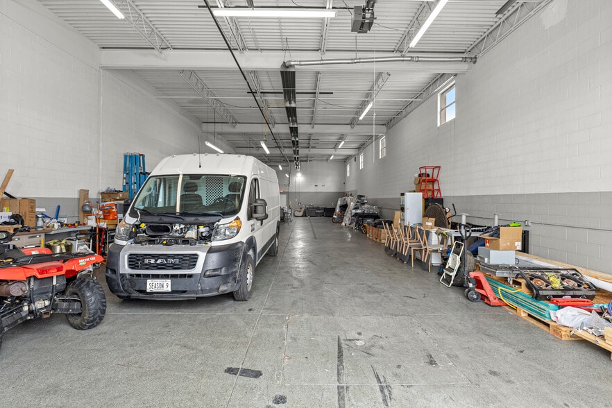 More Photos Of 32639-32645 Industrial Rd, Garden City Warehouse For Sale