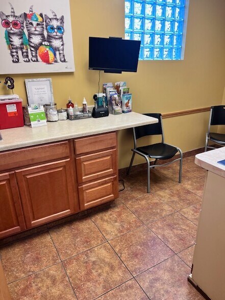 More Photos Of 3530 Southern Blvd, Youngstown Veterinarian Kennel For Lease