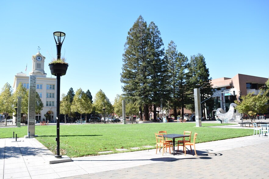 More Photos Of 640 4th St, Santa Rosa Storefront For Sale