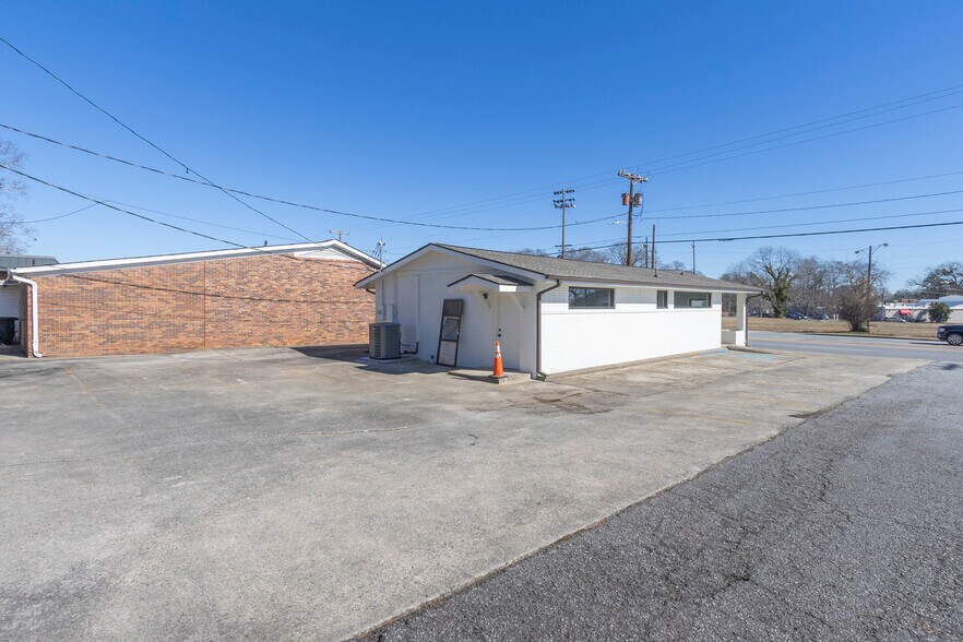 More Photos Of 1107 N Fant St, Anderson Office For Sale