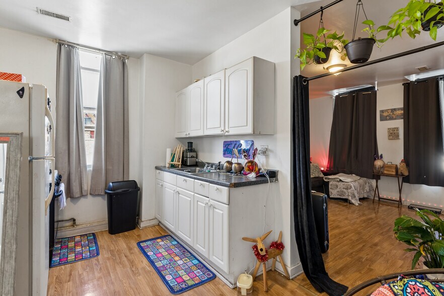 More Photos Of 2135 W Armitage Ave, Chicago Apartments For Sale