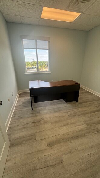 More Photos Of 100 SW Albany Ave, Stuart Office Residential For Lease