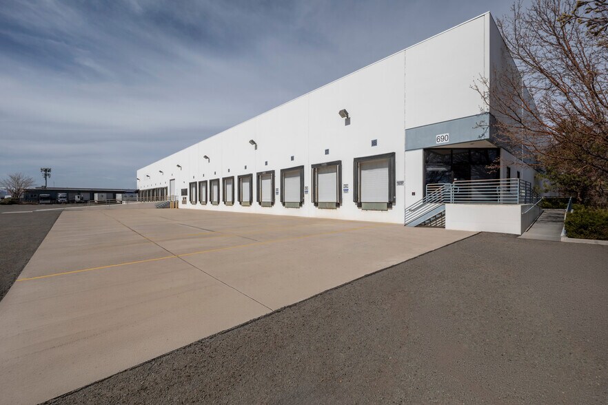 More Photos Of 690 Overmyer Rd, Sparks Distribution For Sale