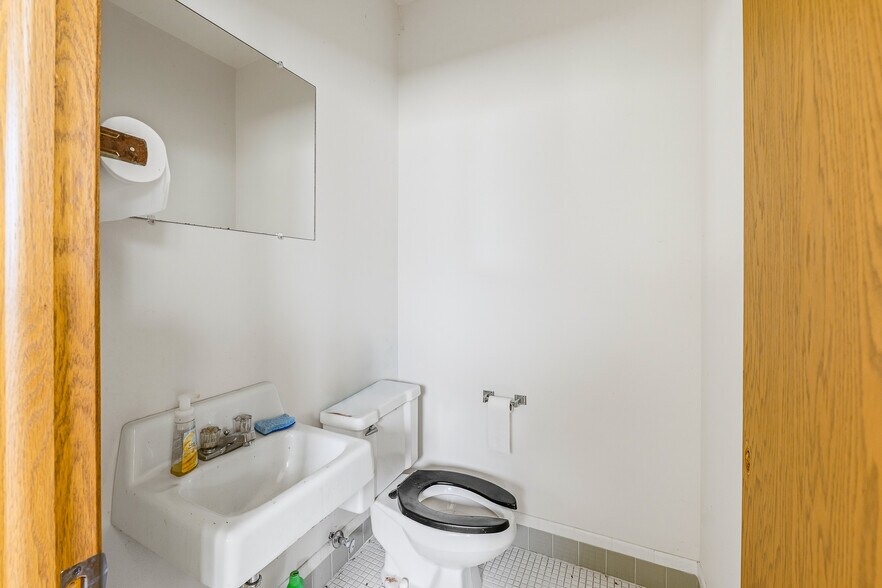 More Photos Of 181 S Main St, Markesan Office Residential For Sale