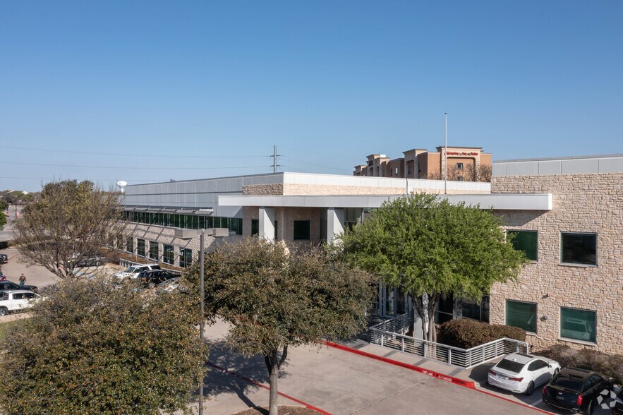 More Photos Of 2201 E Lamar Blvd, Arlington Office For Sale