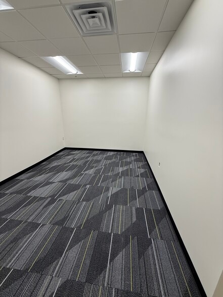 More Photos Of 240 N Sunway Dr, Gilbert Manufacturing For Lease