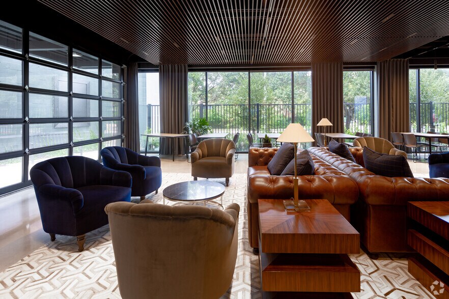 More Photos Of 190 TC Jester Blvd, Houston Office For Sale