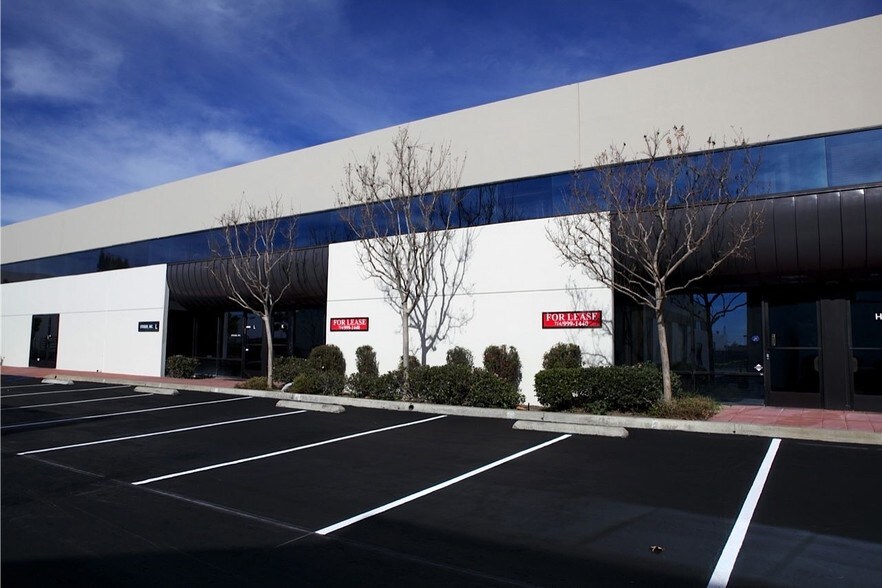 More Photos Of 1912 N Batavia St, Orange Warehouse For Lease