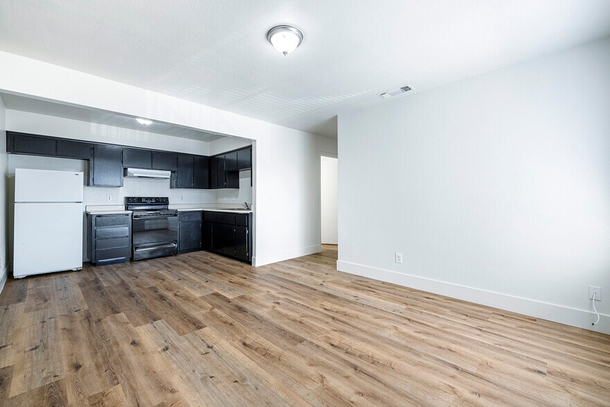 More Photos Of 1911 E Saginaw Way, Fresno Apartments For Sale